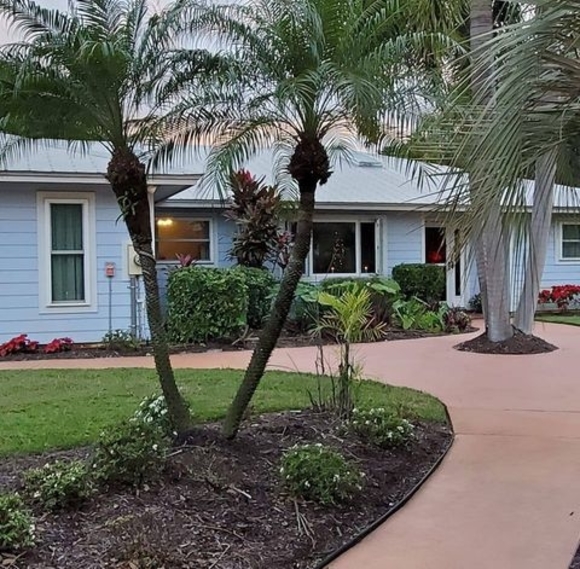 Meet your Posher, Megan - Picture 1 of 1